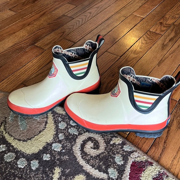 Pendleton Shoes - Pendleton rain boot  size 6!!
